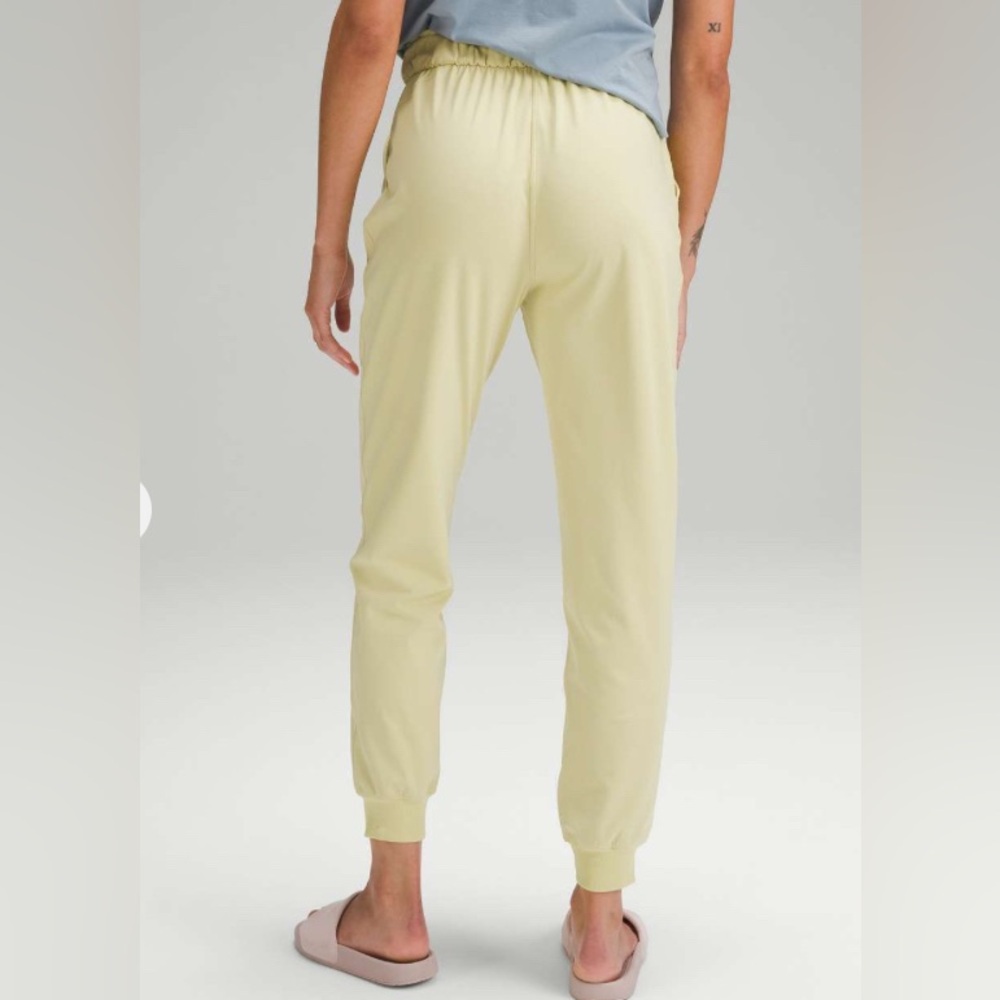 LIKE NEW Lululemon Stretch High-rise Jogger Full Length Finch Yellow - Picture 2 of 6